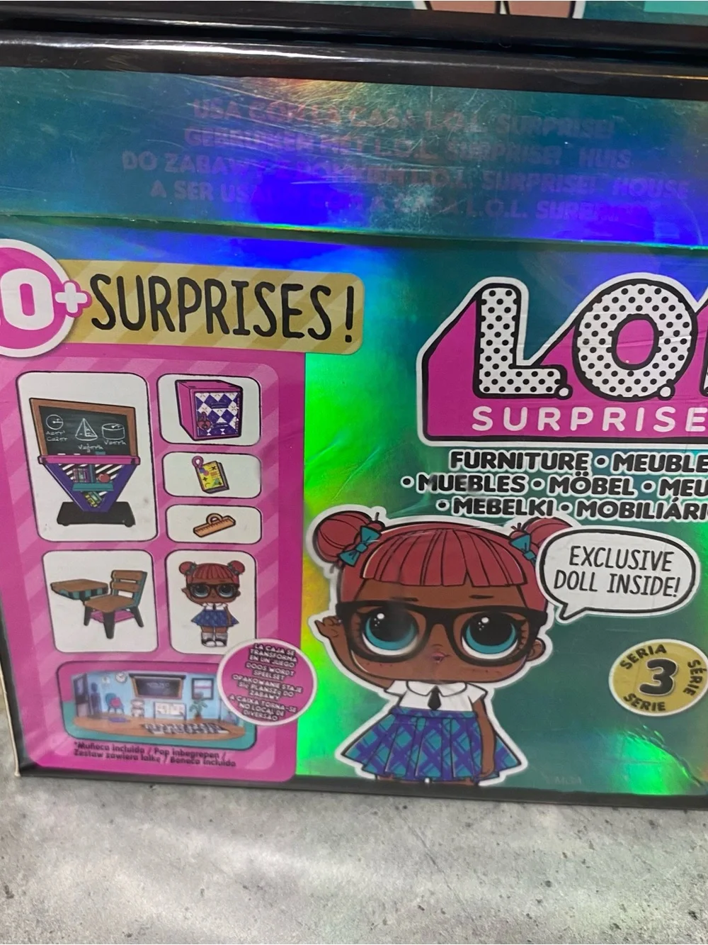 L.O.L. Surprise! holographic boxes with dolls classroom roller rink